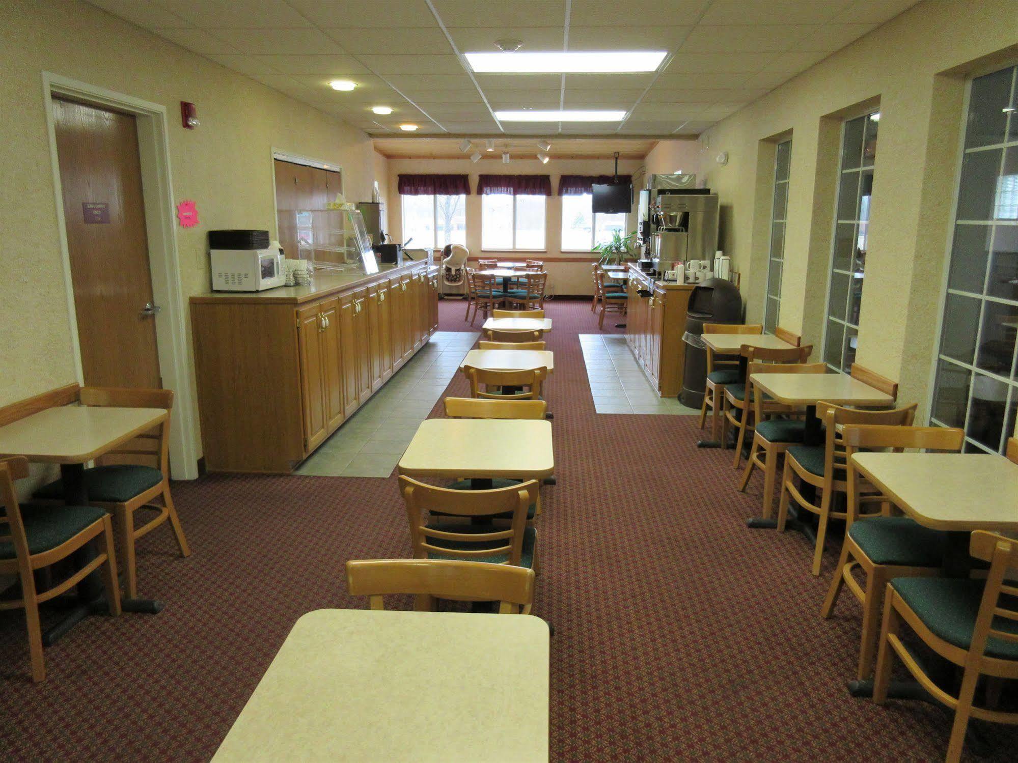 Parkfield Inn - Clinton Exterior photo